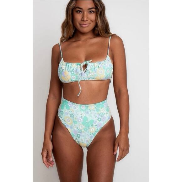 Skatie X Amber Fillerup Clark• ‘Monroe’ Bikini Bottom in HALEIWA